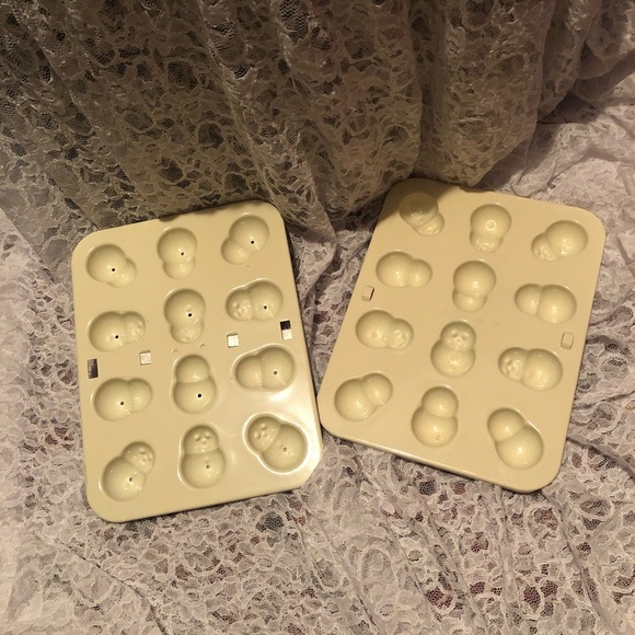 Red Nordic ware 12 snowman cake pop baking mold, like new- fun project for kids. - Picture 4 of 7